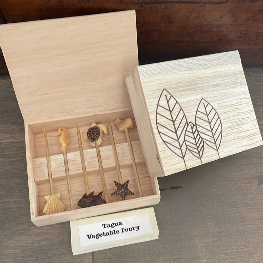 “Tagua” Toothpicks with “Balsa Wood” Box